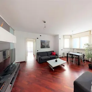 Apartment+garage Near Novegro Exhibition/linate Appartamento